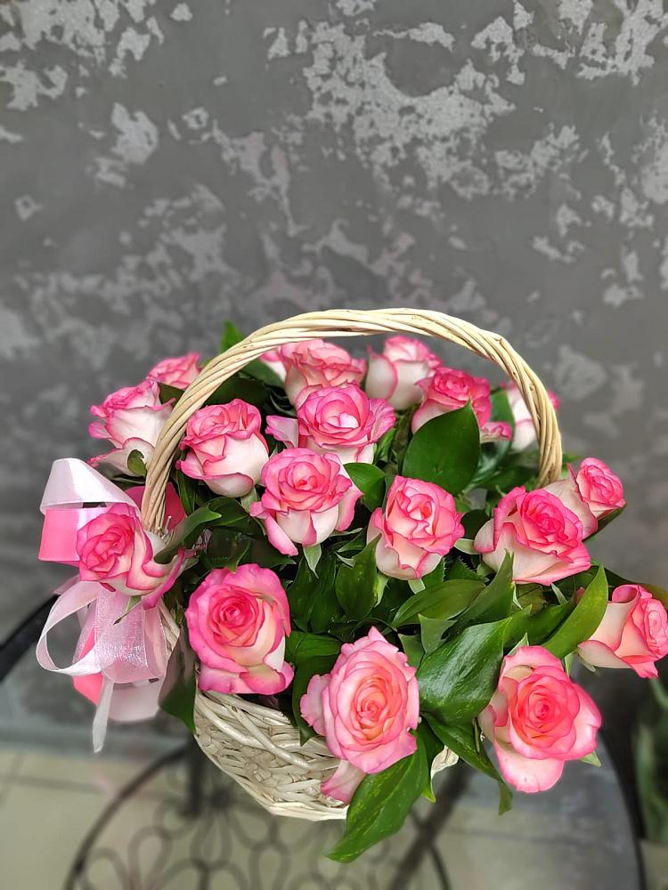 Цветочная композиция из Розы в корзине в Баклановской Ставропольского края