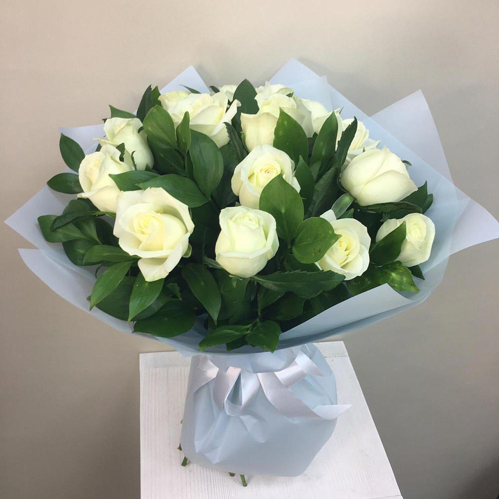 Букет 15 Белых роз Проуд в Баклановской Ставропольского края
