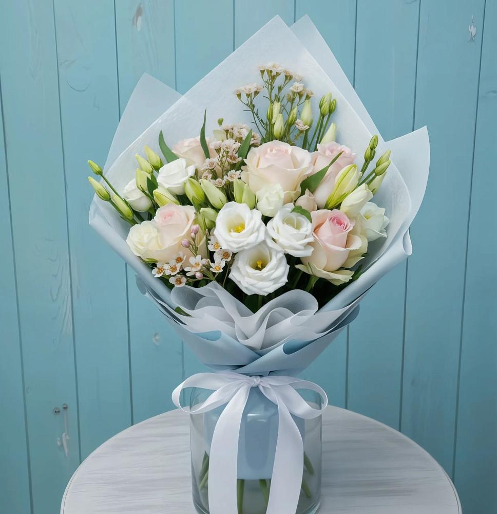 Букет цветов из: Розы и Лизиантусы в Баклановской Ставропольского края