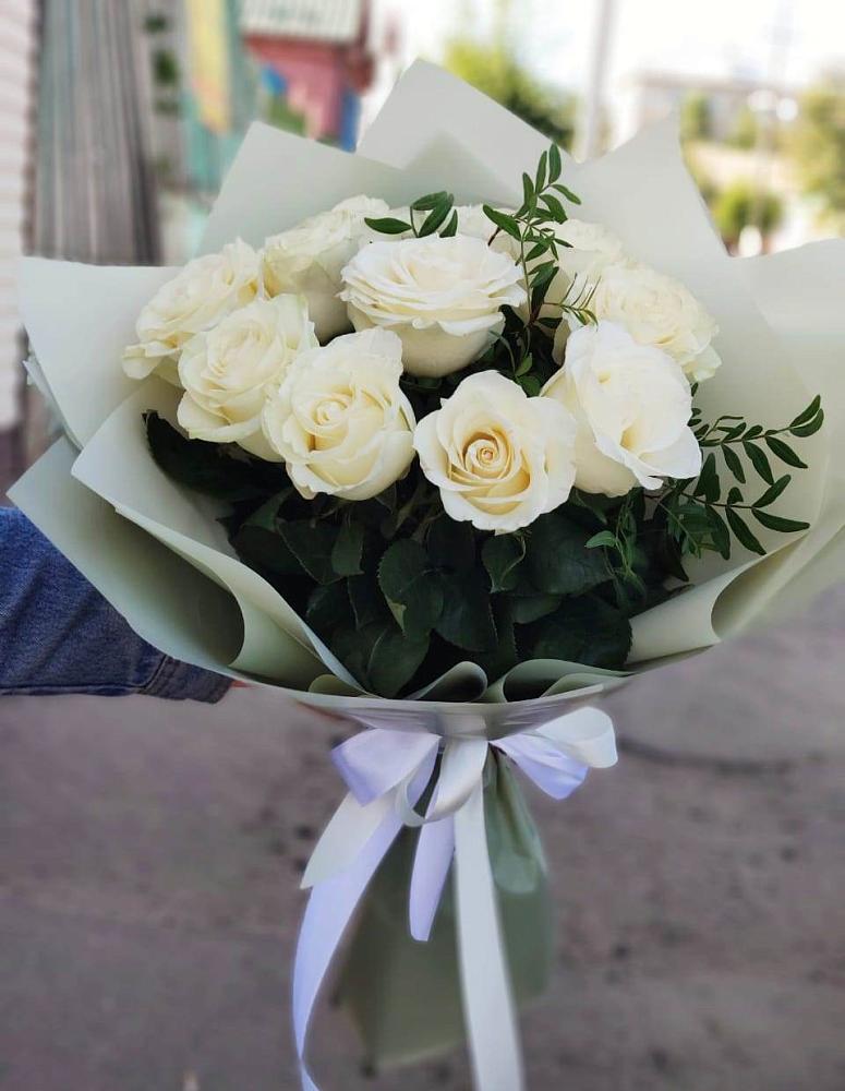 Букет Белые розы Проуд в Баклановской Ставропольского края