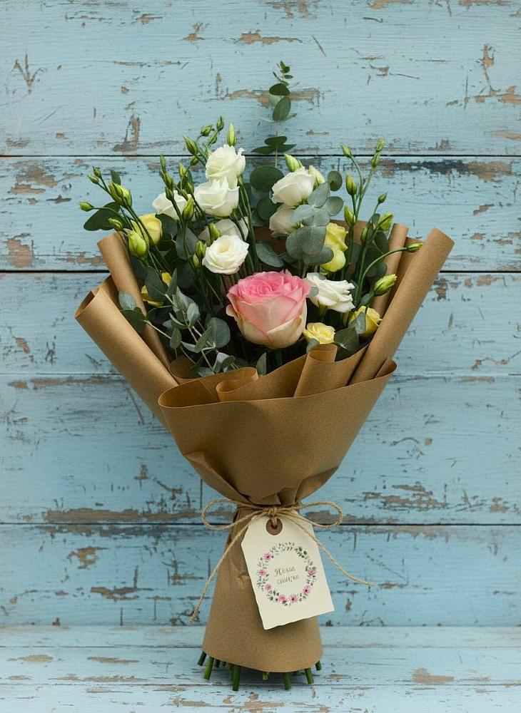 Букет цветов из: Розы и Лизиантусы в Баклановской Ставропольского края