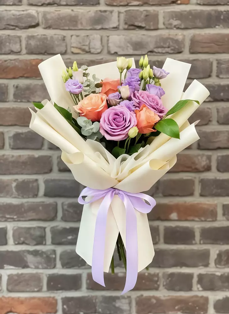 Букет цветов из: Лизиантусы и Розы в Баклановской Ставропольского края