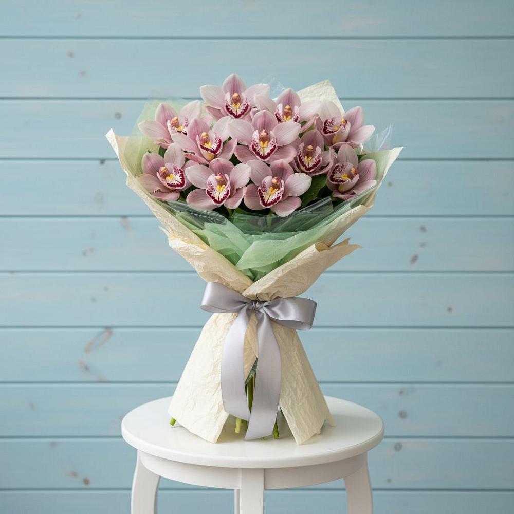 Букет цветов из: Орхидеи и Розы в Баклановской Ставропольского края