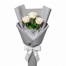 Букет 3 белые розы в Баклановской Ставропольского края