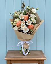 Букет цветов из:  Альстромерии, Лизиантусы, Розы и Хризантемы #REPLACE_PRED# Баклановской Ставропольского края