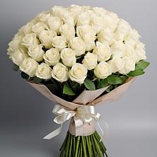 Букет 101 беля роза Белоснежка в Баклановской Ставропольского края