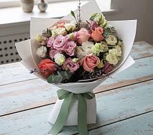 Букет цветов из:  Розы, Лизиантусы и Гвоздики в Баклановской Ставропольского края