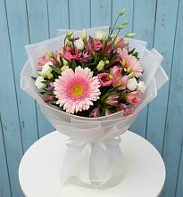 Букет цветов из:  Герберы, Альстромерии и Лизиантусы в Баклановской Ставропольского края