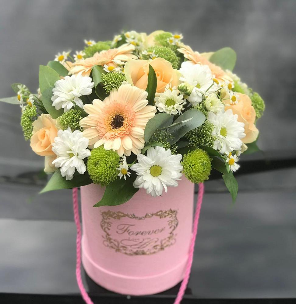 Цветочная композиция из Розы, Герберы и Хризантемы в шляпной коробке в Баклановской Ставропольского края