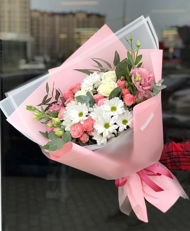 Букет цветов из: Розы, Лизиантусы и Хризантемы в Баклановской Ставропольского края