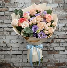 Букет цветов из:  Розы, Лизиантусы и Гвоздики в Баклановской Ставропольского края