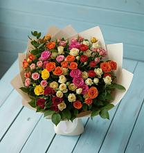 Букет Микс из разноцветных кустовых роз в Баклановской Ставропольского края