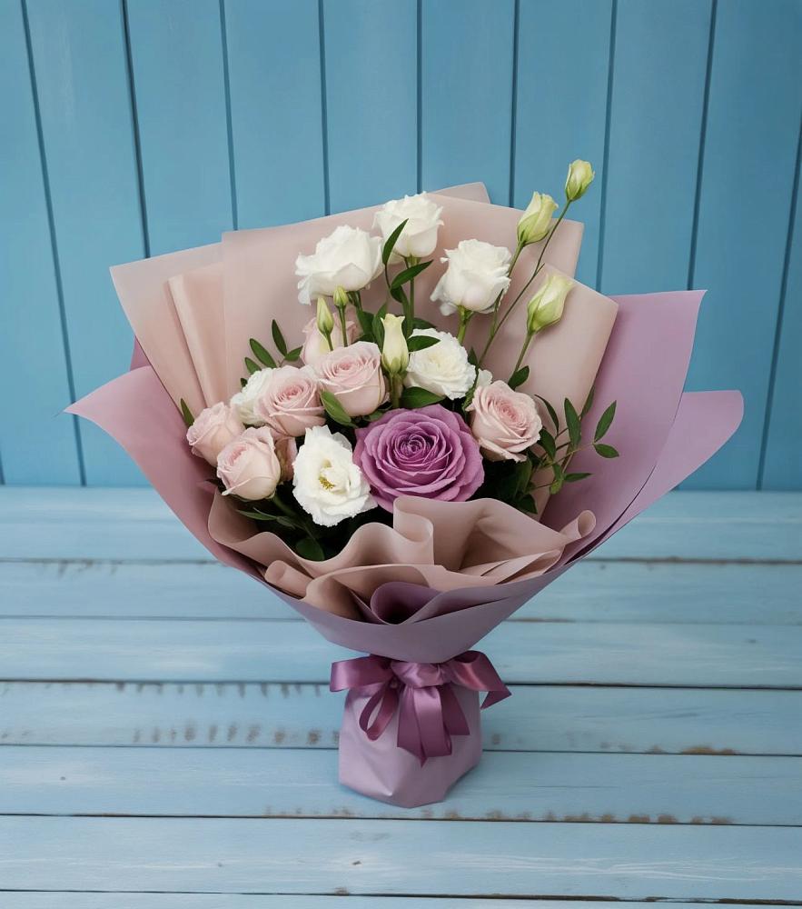 Букет цветов из: Розы и Лизиантусы в Баклановской Ставропольского края